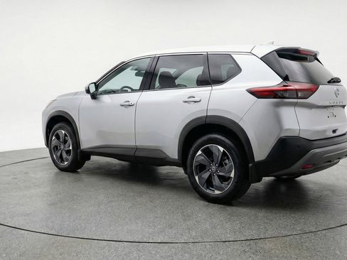 Used 2025 Nissan Rogue SV AWD/4WD image 6