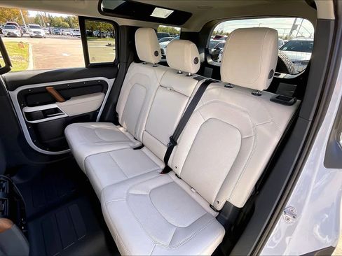 Used 2023 Land Rover Defender 110 SE image 17