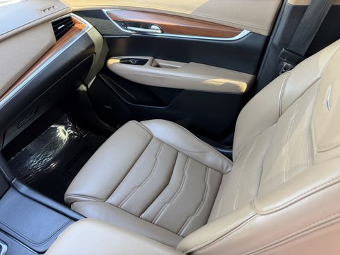 Used 2018 Cadillac XT5 Platinum w/ Driver Assist Package image 14