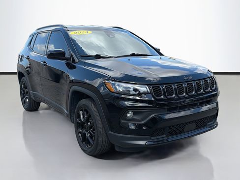 Used 2024 Jeep Compass Latitude w/ Altitude Special Edition image 1