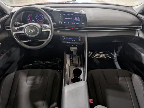 Used 2023 Hyundai Elantra SEL FWD image 13