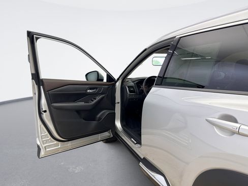 Used 2023 Nissan Rogue SL w/ SL Premium Package AWD/4WD image 9
