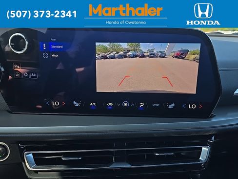 Used 2025 Chevrolet Traverse LT image 24