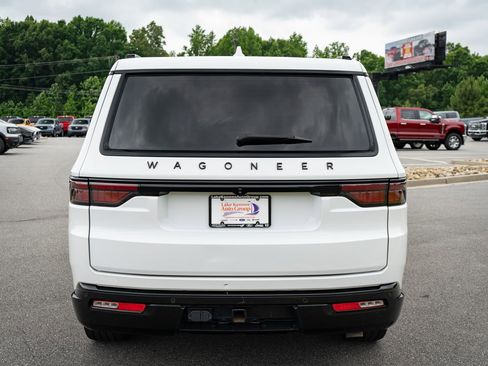 Used 2022 Jeep Wagoneer Series I AWD/4WD image 8