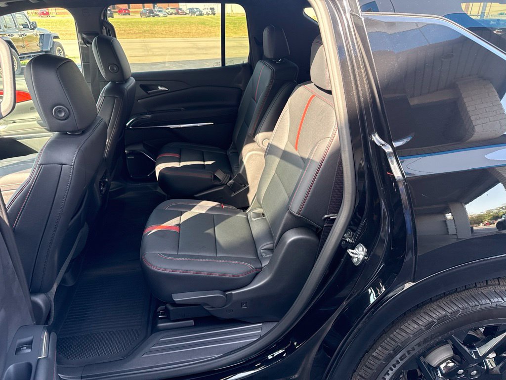 Used 2026 Chevrolet Traverse RS w/ LPO, Floor Liner Package AWD/4WD image 28