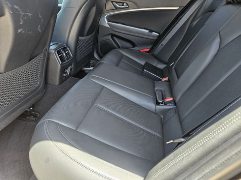 Used 2020 Genesis G70 2.0T RWD image 21