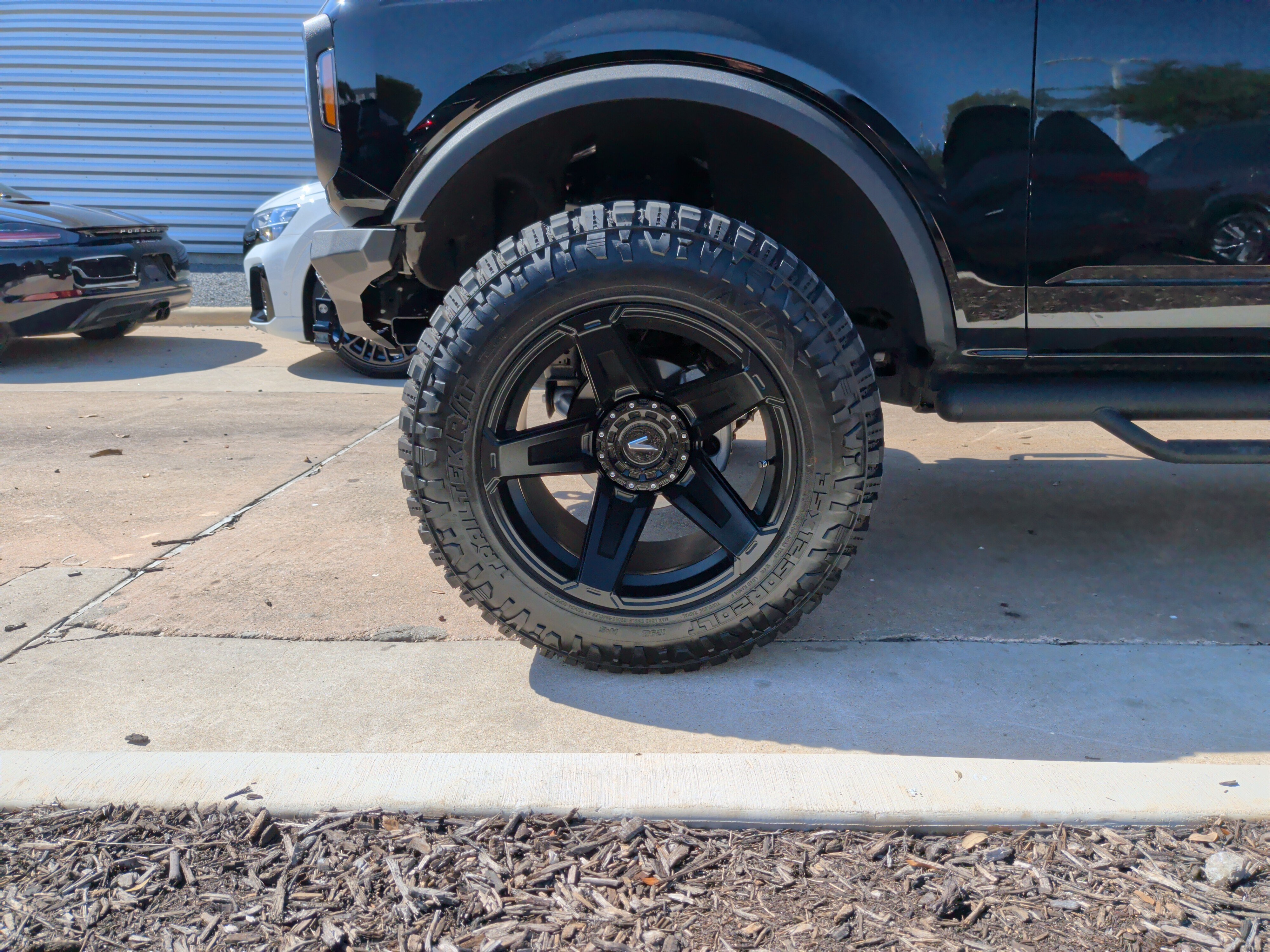 Used 2025 Ford Bronco 4-Door AWD/4WD image 12