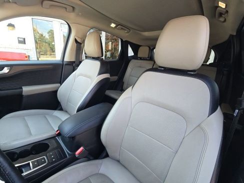 Used 2020 Ford Escape Titanium image 23