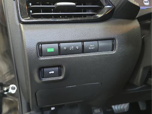 Used 2024 Nissan Sentra SV w/ All-Weather Package FWD image 16