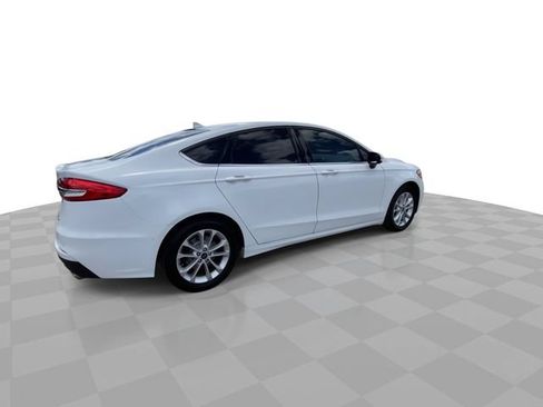Used 2020 Ford Fusion SE FWD image 2
