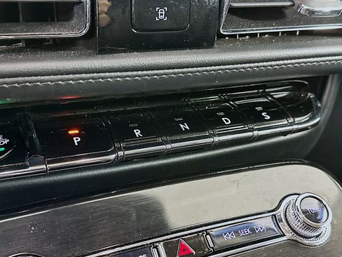 Used 2023 Lincoln Nautilus FWD w/ Premium Package image 25