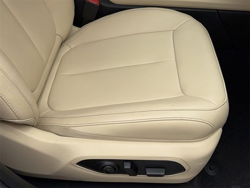 Used 2024 Jeep Grand Cherokee L Limited w/ Black Appearance Package image 46