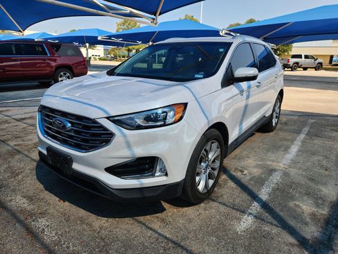Used 2019 Ford Edge Titanium FWD image 2