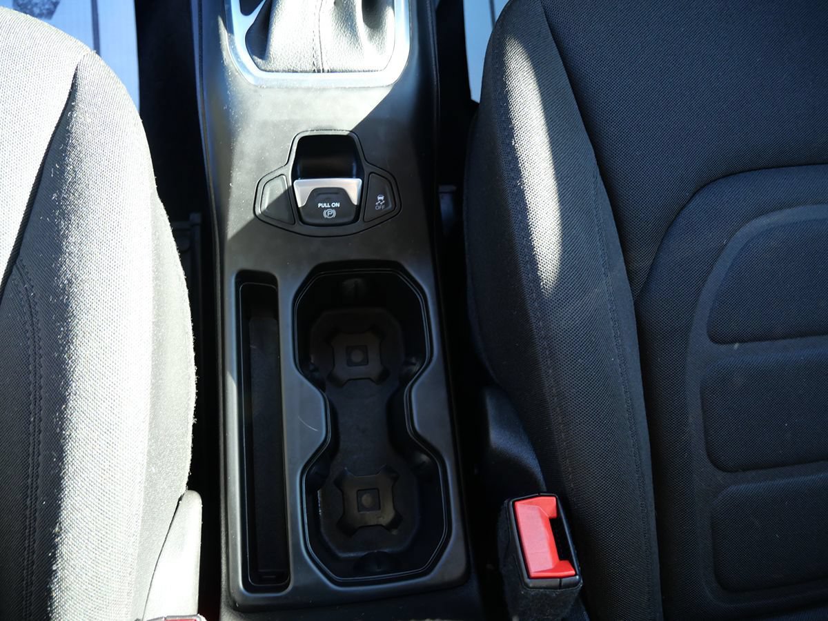 Used 2021 Jeep Renegade Latitude AWD/4WD image 12