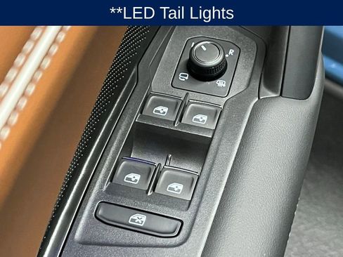 Certified 2025 Volkswagen Tiguan SEL R-Line image 18