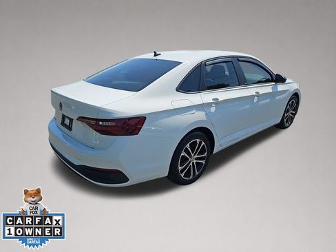 Used 2023 Volkswagen Jetta Sport FWD image 3