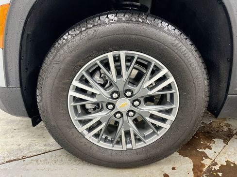 Certified 2026 Chevrolet Traverse LT w/ Driver Confidence Package image 28