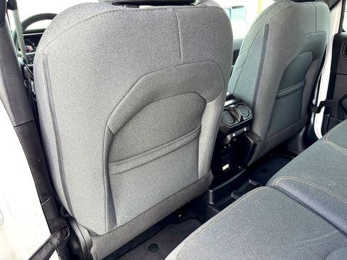 Used 2024 Jeep Wrangler Unlimited Sahara image 20