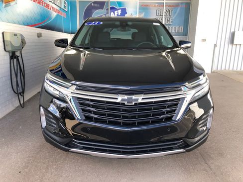 Used 2023 Chevrolet Equinox LT image 2