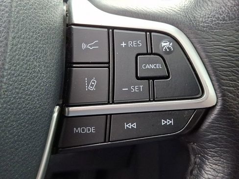 Used 2021 Toyota Sienna XLE AWD/4WD image 24