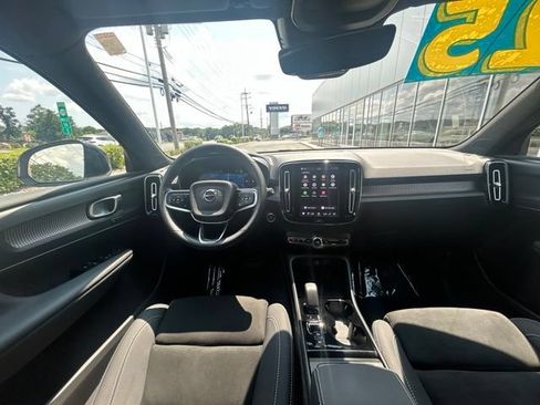 Certified 2025 Volvo XC40 B5 Plus AWD/4WD image 17