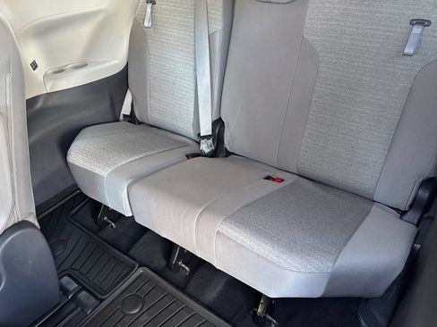 Used 2021 Toyota Sienna LE AWD/4WD image 16