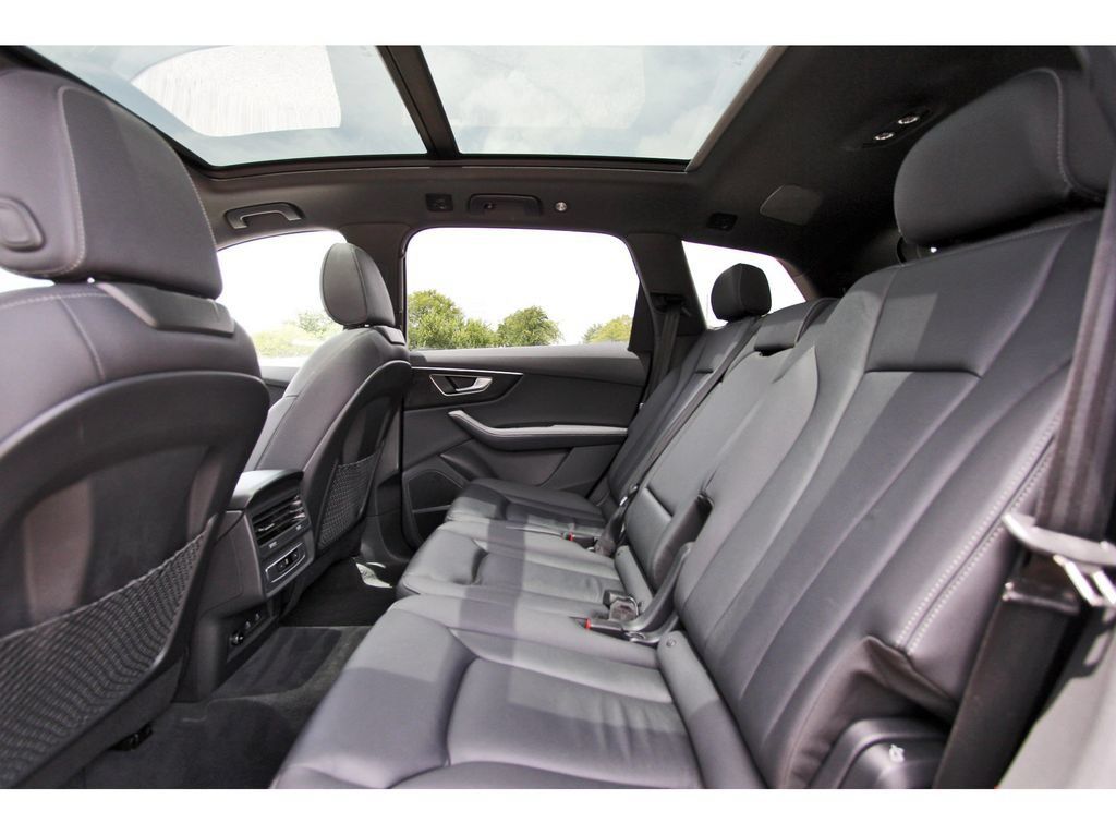 Used 2025 Audi Q7 3.0T Premium Plus AWD/4WD image 34