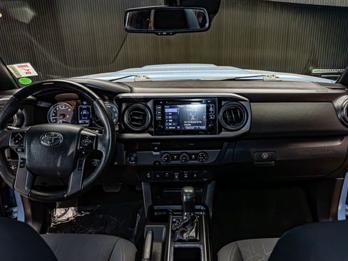 Used 2019 Toyota Tacoma TRD Sport w/ Technology Package image 16