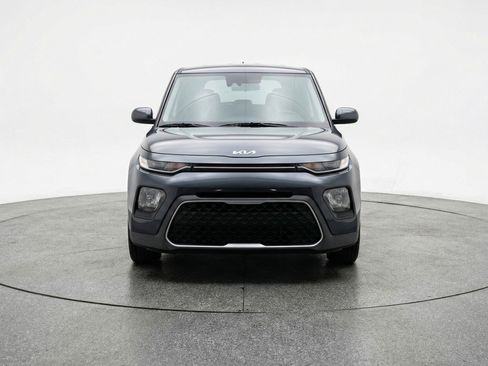 Used 2025 Kia Soul LX w/ LX Technology Package image 2