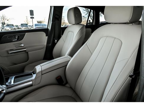 Certified 2026 Mercedes-Benz GLA 250 4MATIC image 11