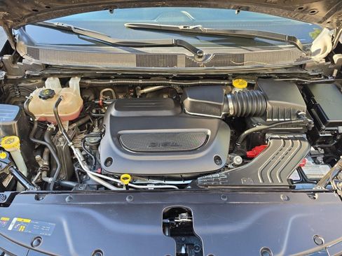Used 2023 Chrysler Pacifica Touring-L FWD image 35
