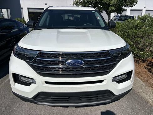 Used 2023 Ford Explorer XLT w/ Equipment Group 202A RWD image 2