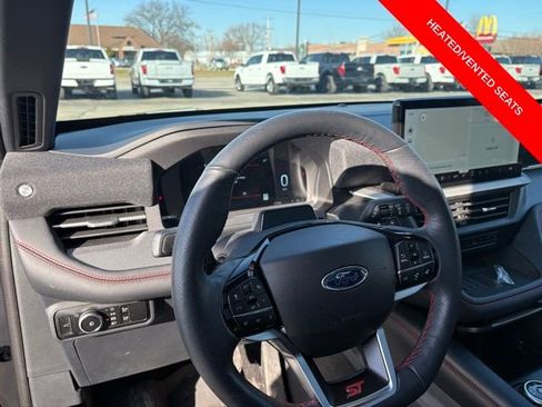 Used 2025 Ford Explorer ST image 4