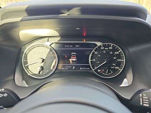 Used 2024 Nissan Rogue SV image 23