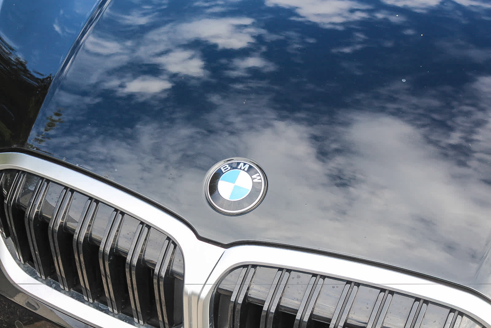 Used 2024 BMW 330i Sedan w/ Convenience Package RWD image 11
