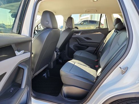 New 2026 Volkswagen Tiguan SE FWD image 11