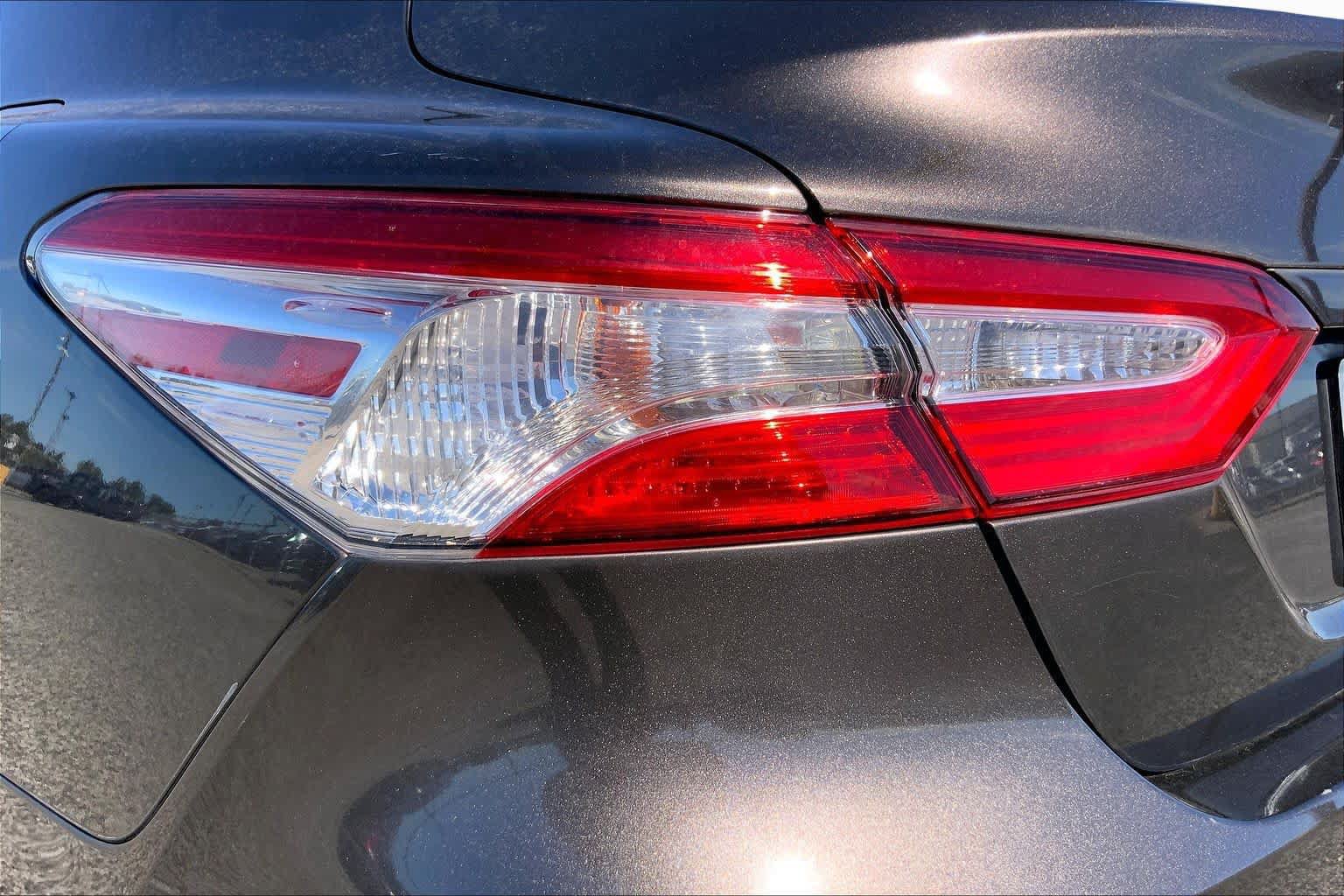 Used 2018 Toyota Camry LE FWD image 28