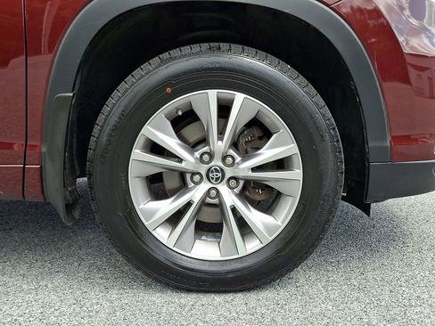 Used 2016 Toyota Highlander Plus AWD/4WD image 9