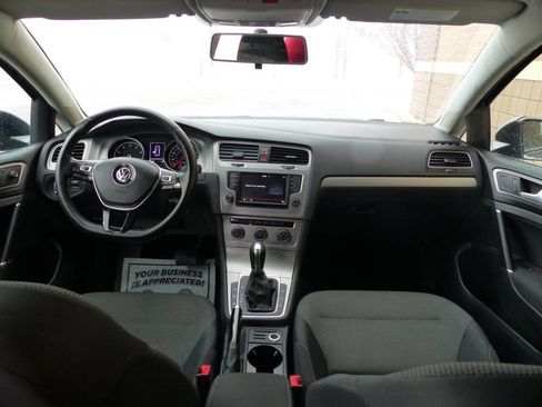 Used 2016 Volkswagen Golf SE image 39