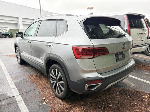 Used 2024 Volkswagen Taos SE FWD image 6