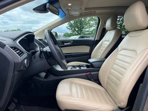 Used 2019 Ford Edge SEL w/ Equipment Group 201A AWD/4WD image 3