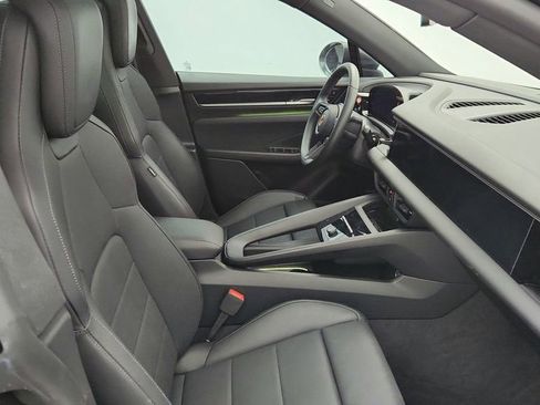 Used 2025 Porsche Macan Electric w/ Premium Package image 24