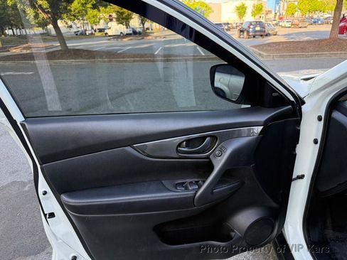 Used 2020 Nissan Rogue S image 12