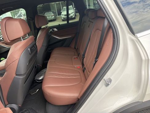 Used 2019 BMW X5 xDrive40i w/ Executive Package AWD/4WD image 12
