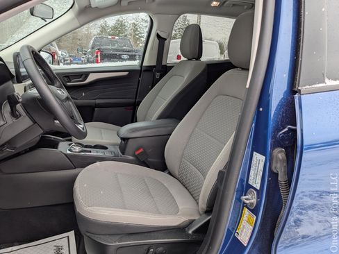 Used 2022 Ford Escape SE w/ SE Sport Appearance Package image 18