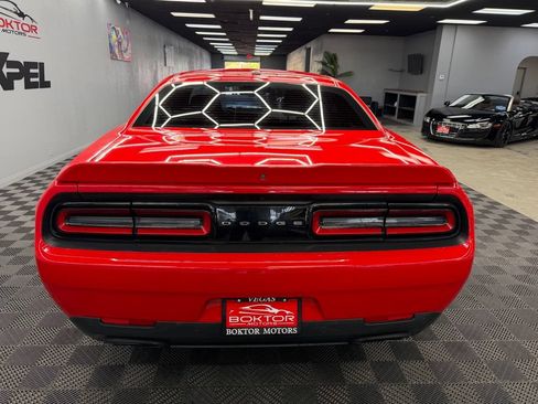 Used 2019 Dodge Challenger R/T RWD image 13
