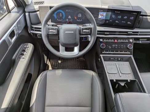 Used 2025 Hyundai Santa Fe SEL FWD image 15