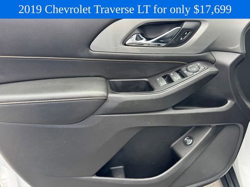 Used 2019 Chevrolet Traverse LT FWD image 17