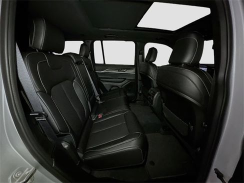 New 2025 Jeep Grand Cherokee Limited w/ Luxury Tech Group II image 31
