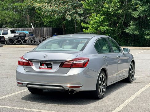 Used 2017 Honda Accord EX-L image 5